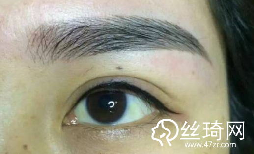 做美瞳線的三大誤區(qū)：酷炫小尾巴、上色過濃、強行補色