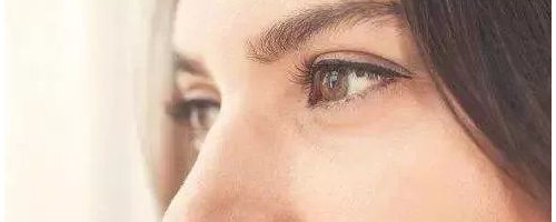 隆鼻后一捏就歪？真相是......