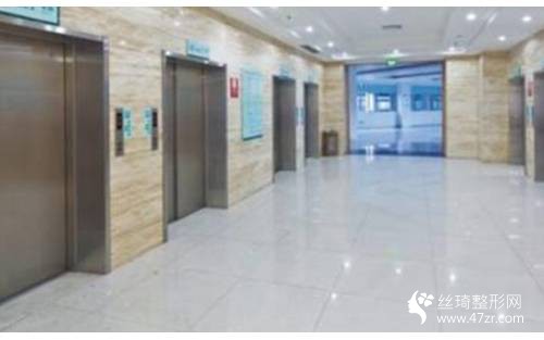 天津伊美爾醫(yī)院價(jià)目表如何？隆鼻前后對(duì)比照片|整形專(zhuān)家詳情