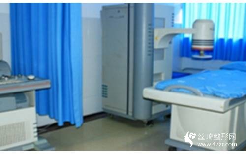 青醫(yī)美容科哪個醫(yī)生好果好不好？假體隆胸案例分享及價格表