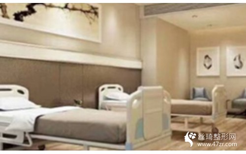 重慶西南醫(yī)院哪個(gè)醫(yī)生技術(shù)好抽隆胸真實(shí)案例分享專家介紹和價(jià)目表