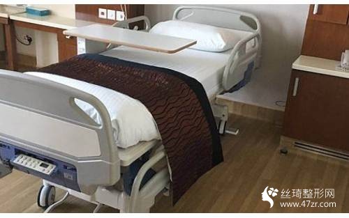 淄博市中心醫(yī)院整形科怎么樣？2021年價格表硅膠隆胸醫(yī)生案例評價